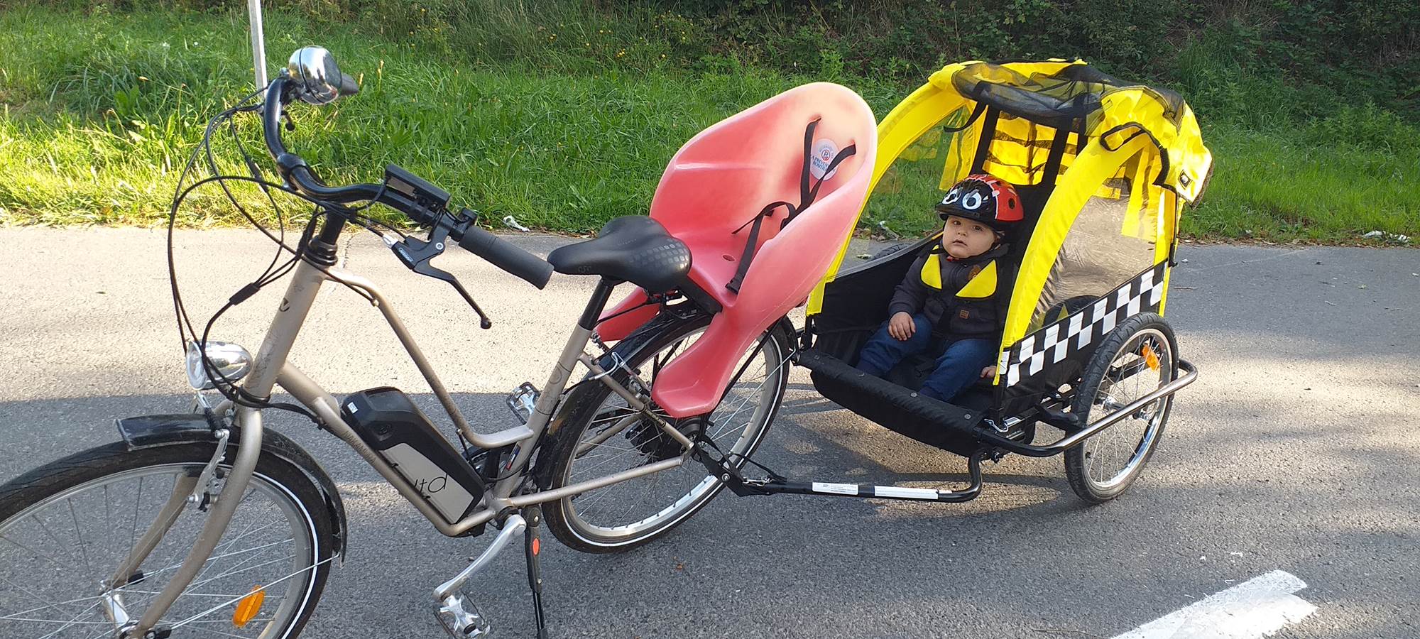 Location de vélos électriques avec remorque ou siège enfant