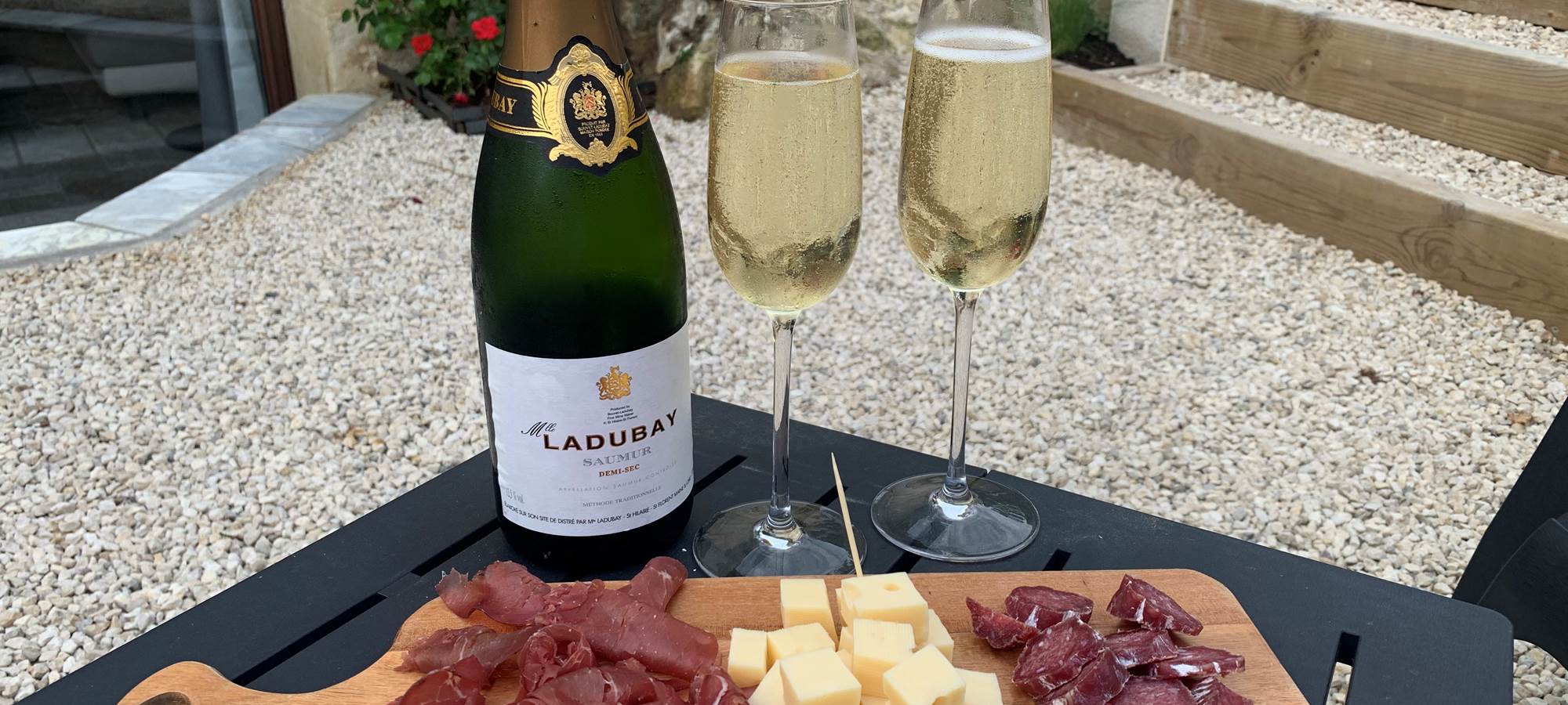 planche-aperitive-gite-troglodyte-spa-jacuzzi-chinon