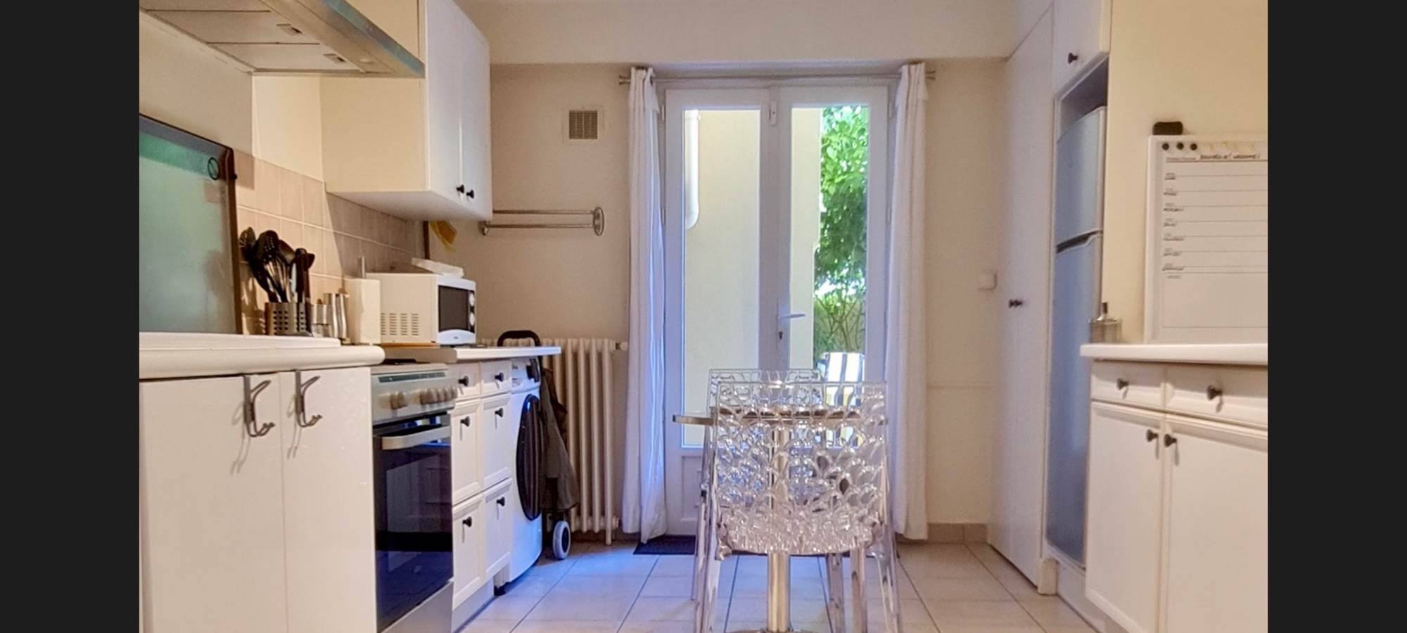 VILLA DU LAC VICHY - cuisine accès au patio