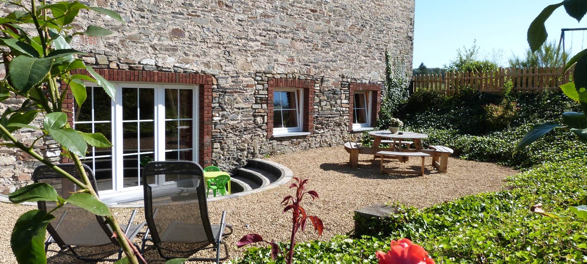Terrasse sous la grange