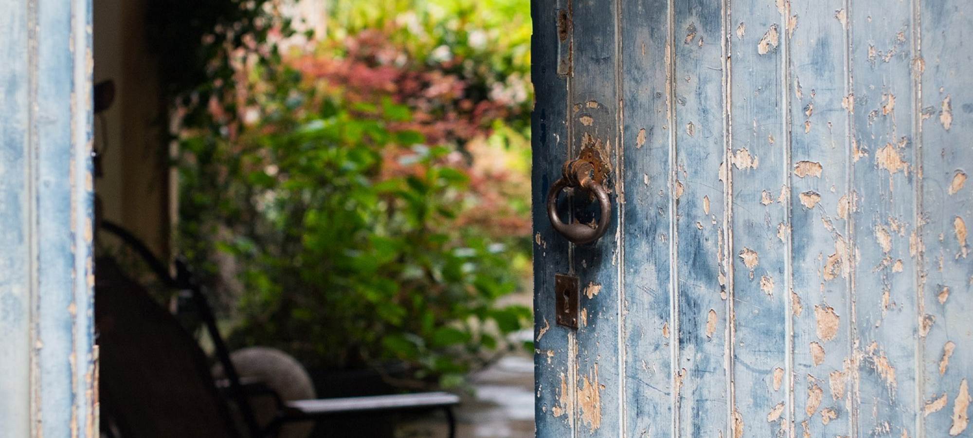 entree-maison-dhotes-jardin-terrasse-charme-honfleur-calvados-normandie