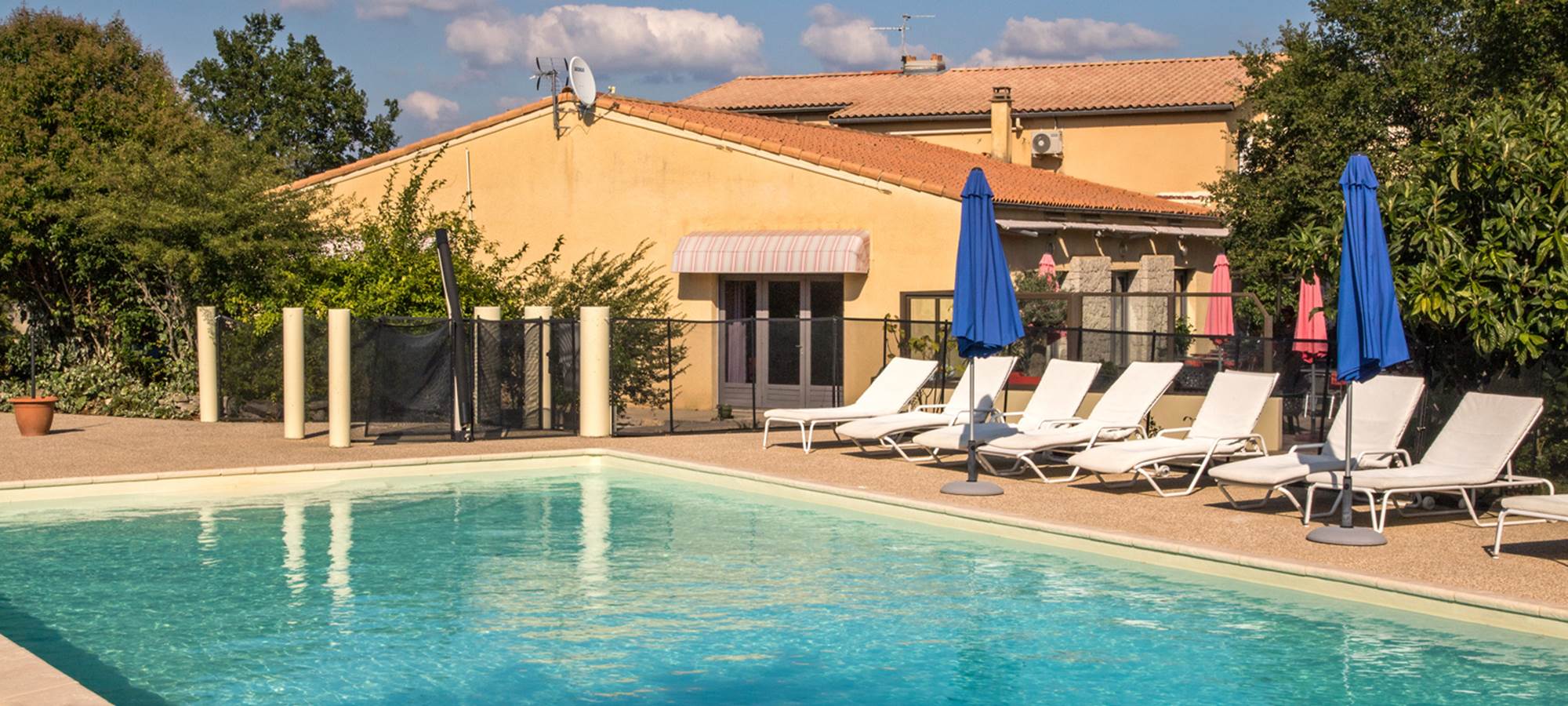 Piscine, Hôtel Persedes, Hôtel Ardèche, Aubenas, Vallon Pont d'Arc