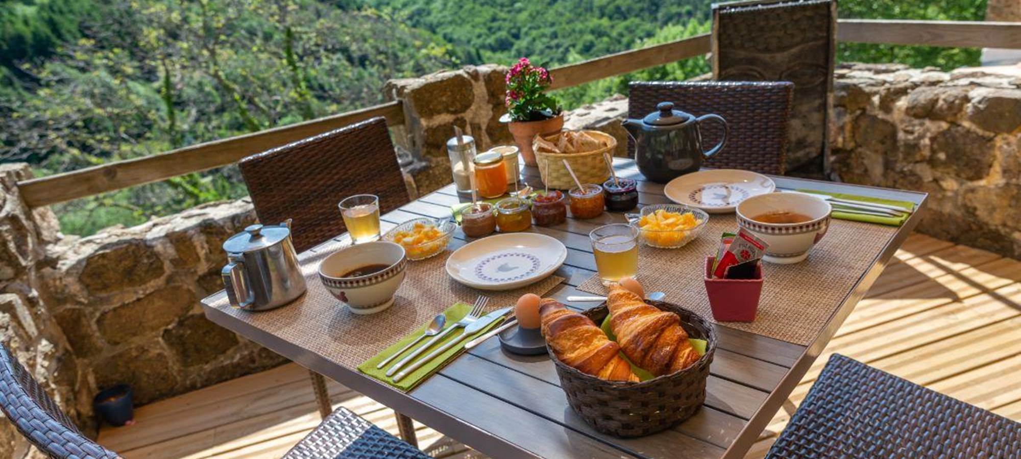 petit-dejeuner-terrasse