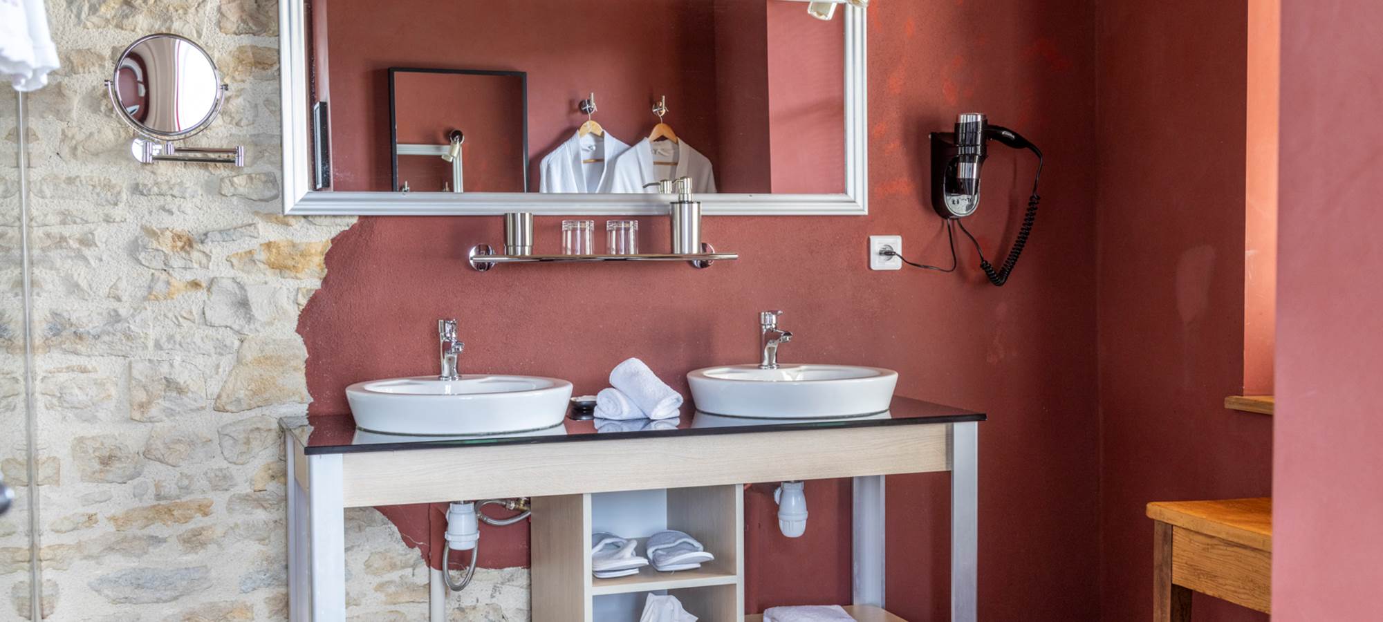 La salle de bain de la chambre Lip, un sanctuaire de bien-être