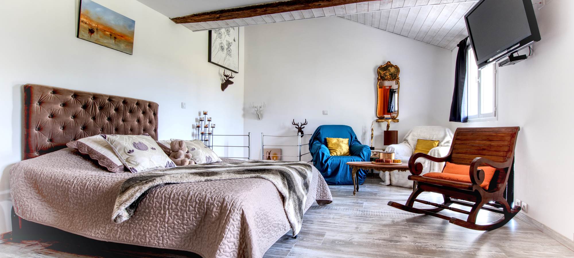 chambre-salon du "gîte intimité"