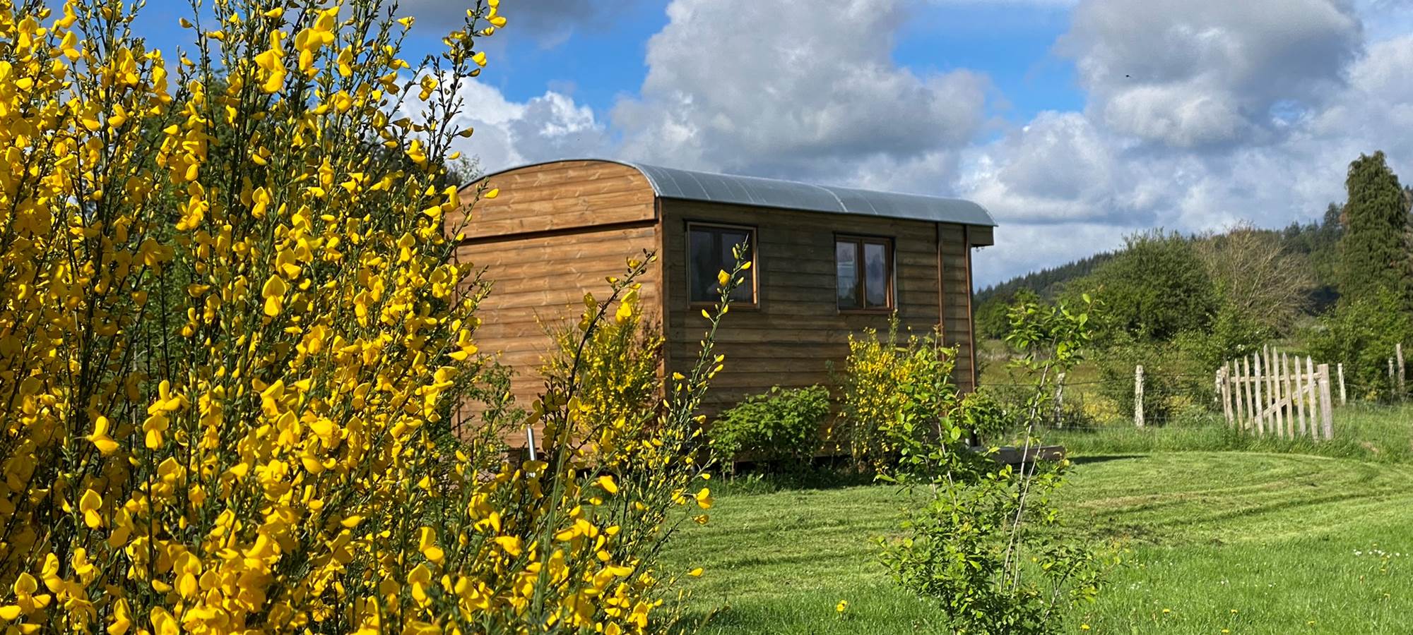 Les terres de la chouette et sa Roulotte 360°Nature (2 personnes)