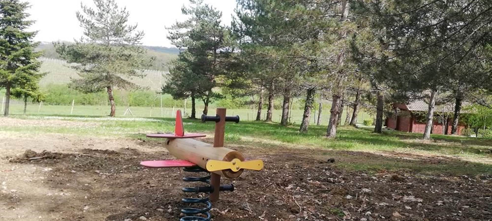 Village de Gîtes LES CHALETS DE GRAZIMIS - vacances dans le Gers - 50 aire de jeux enfants