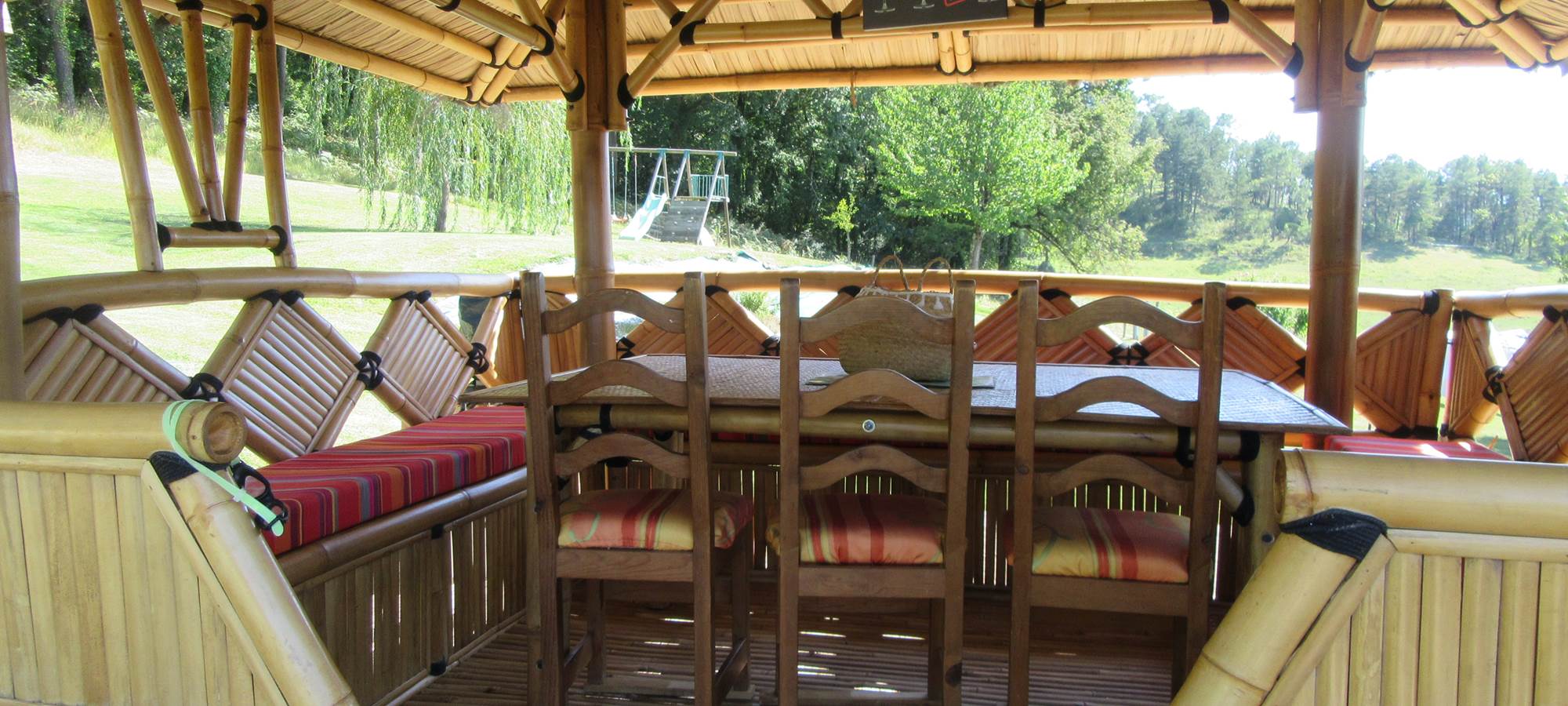 piscine + cuisine d'été + payotte + plancha