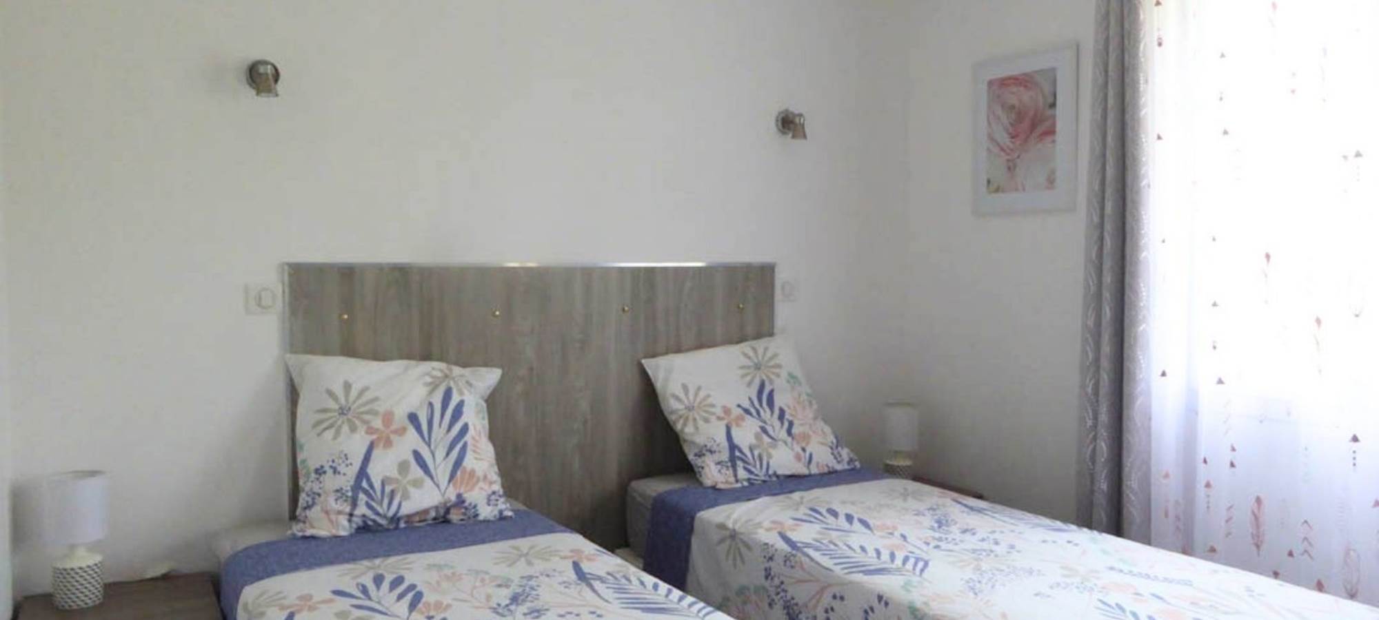 Ambroisie lit chambre côté cours