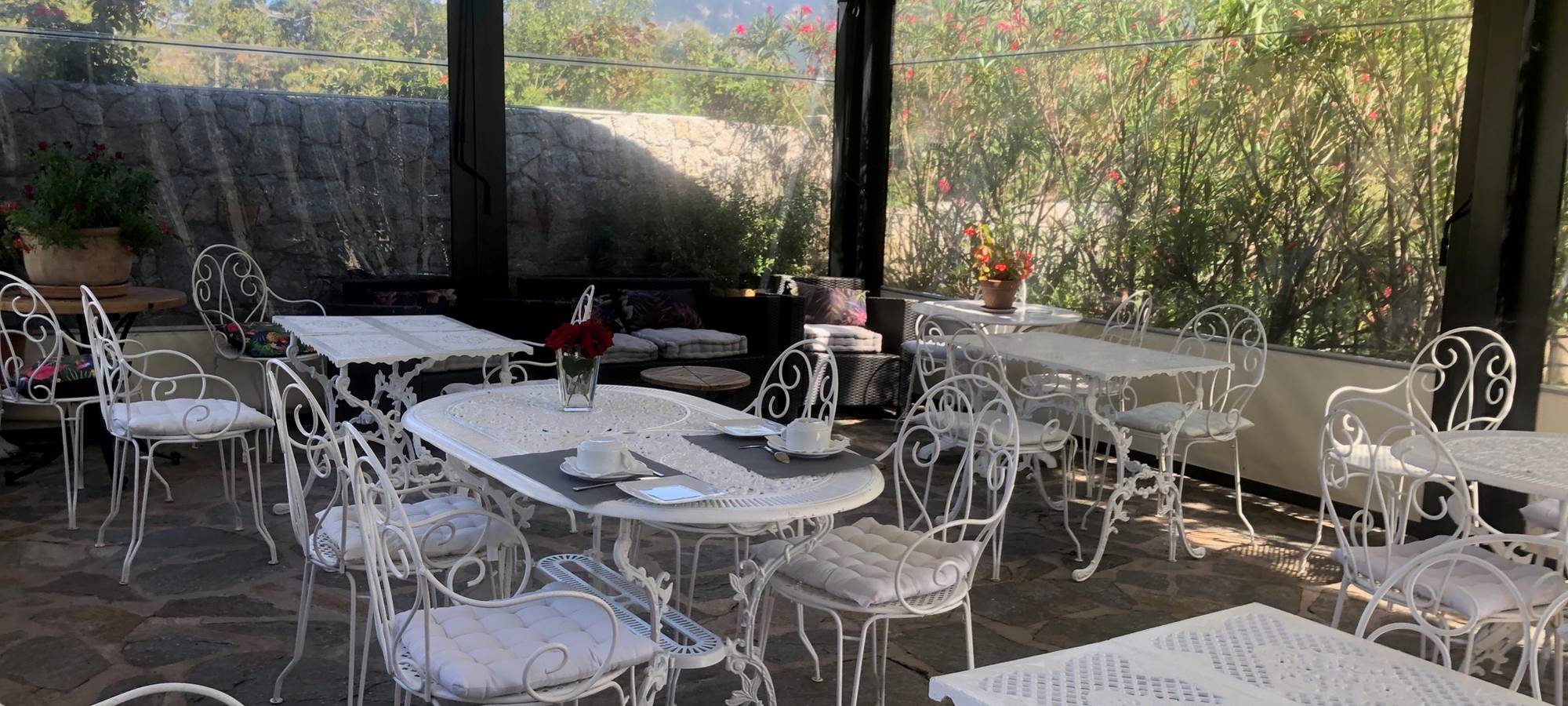 véranda (salle des petits déjeuners)