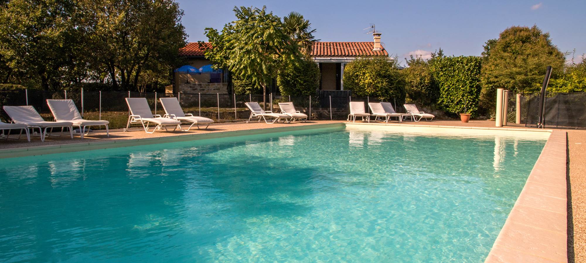 Piscine, Hôtel Persedes, Hôtel Ardèche, Aubenas, Vallon Pont d'Arc