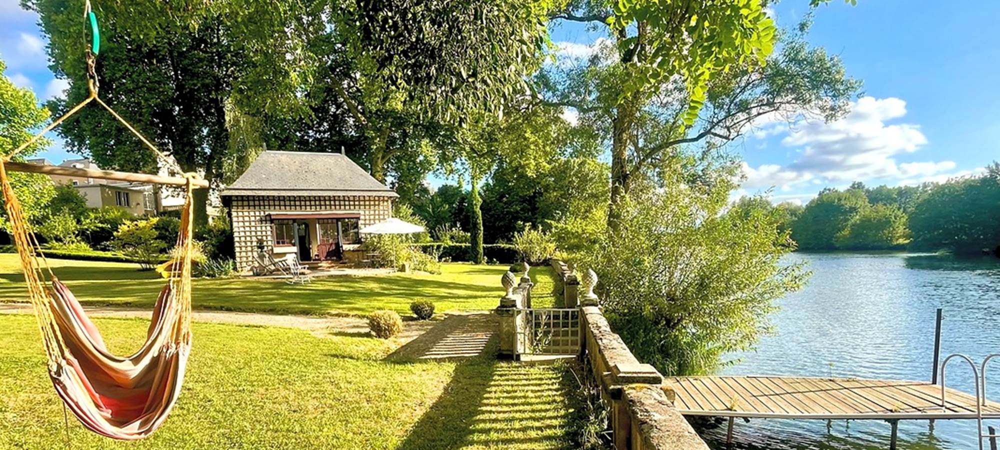 Gite - proche Angers - Grand jardin - bord de rivière