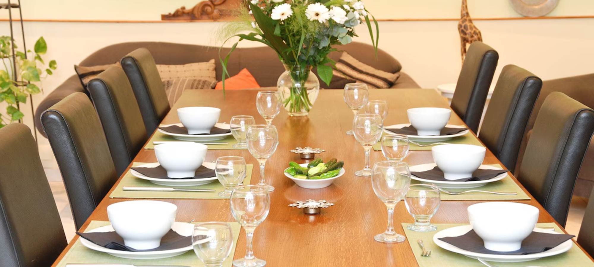 Table d'hôtes dans le salle à manger