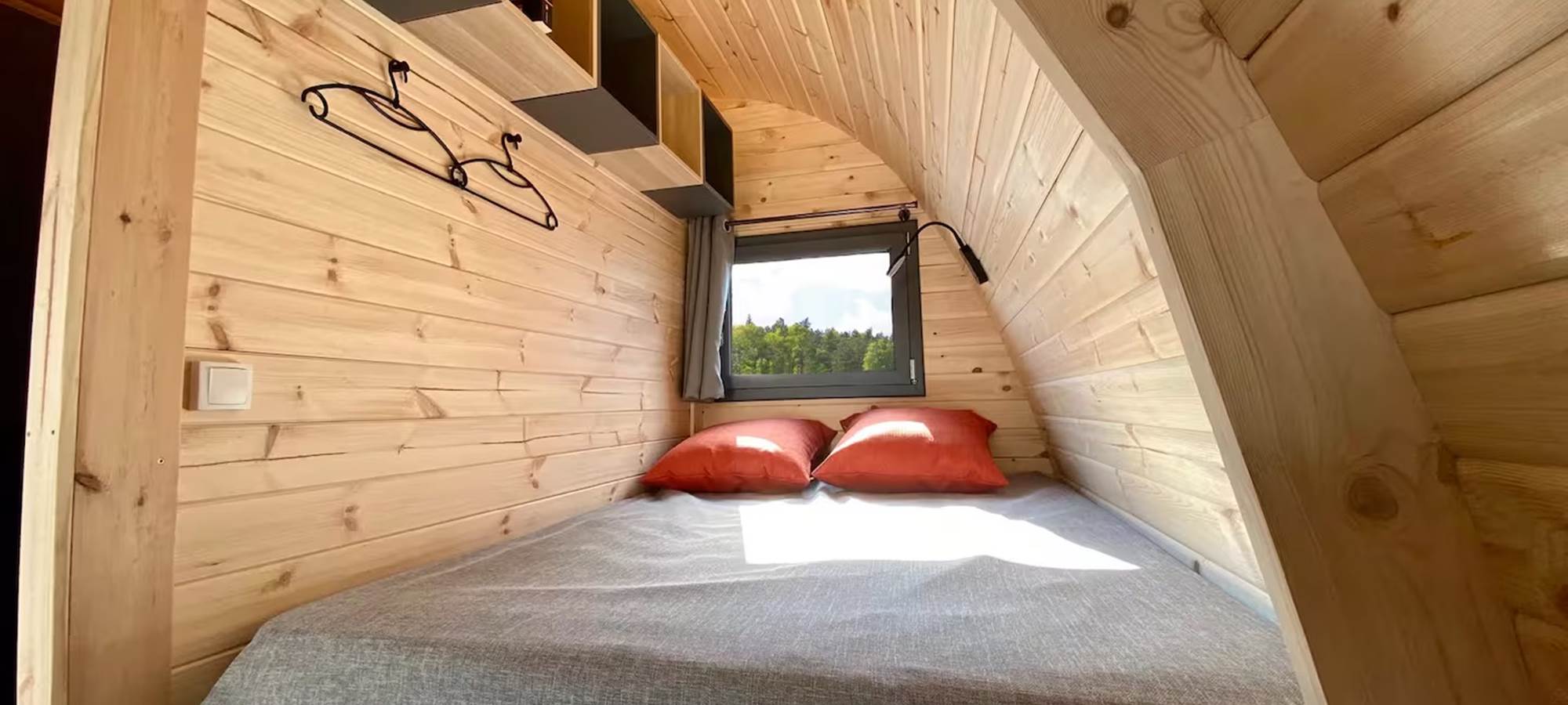 107647e1-b8bb-4a99-a6ba-aff99e564af3 (1)