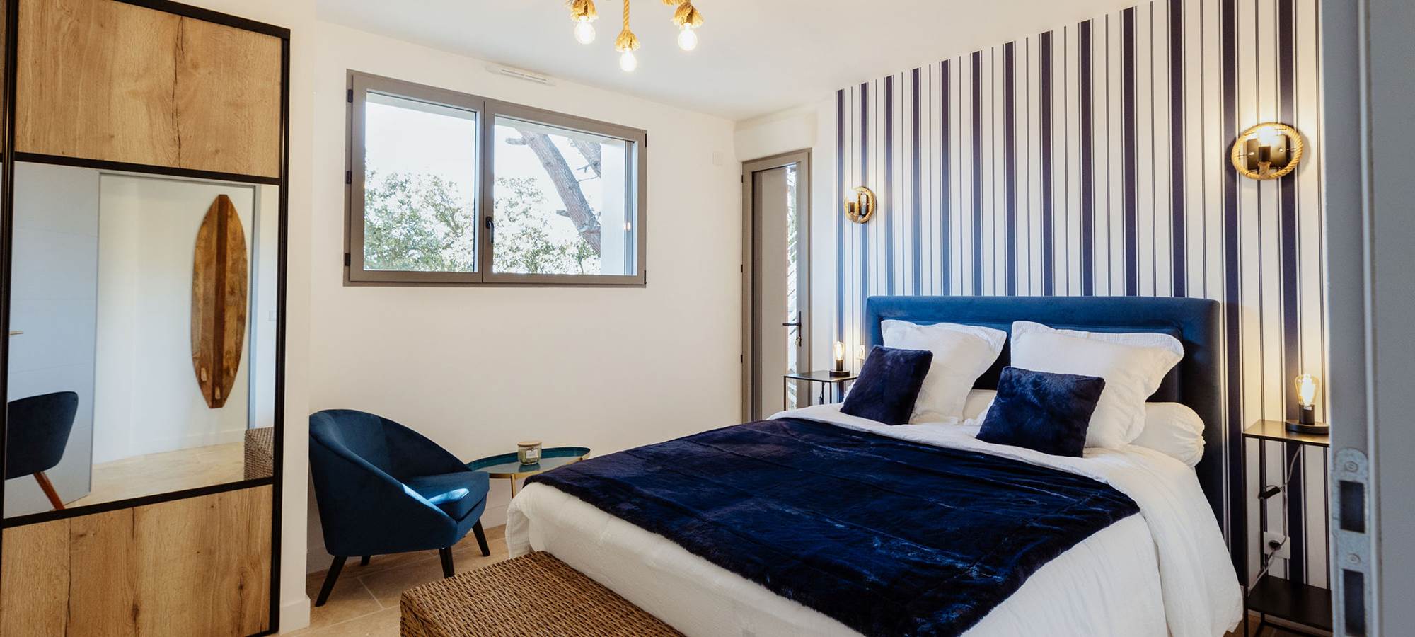 Chambre bleue lit double XO 17