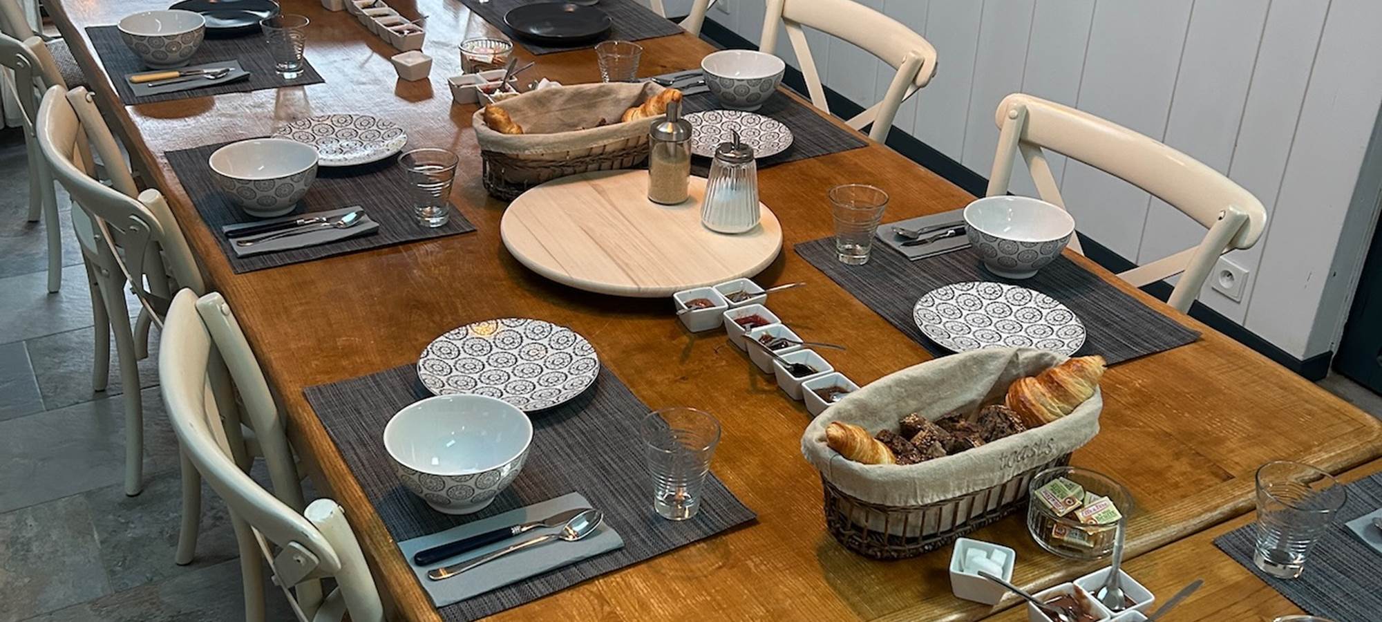 la calade chambre d'hotes chirols ardèche petit dej