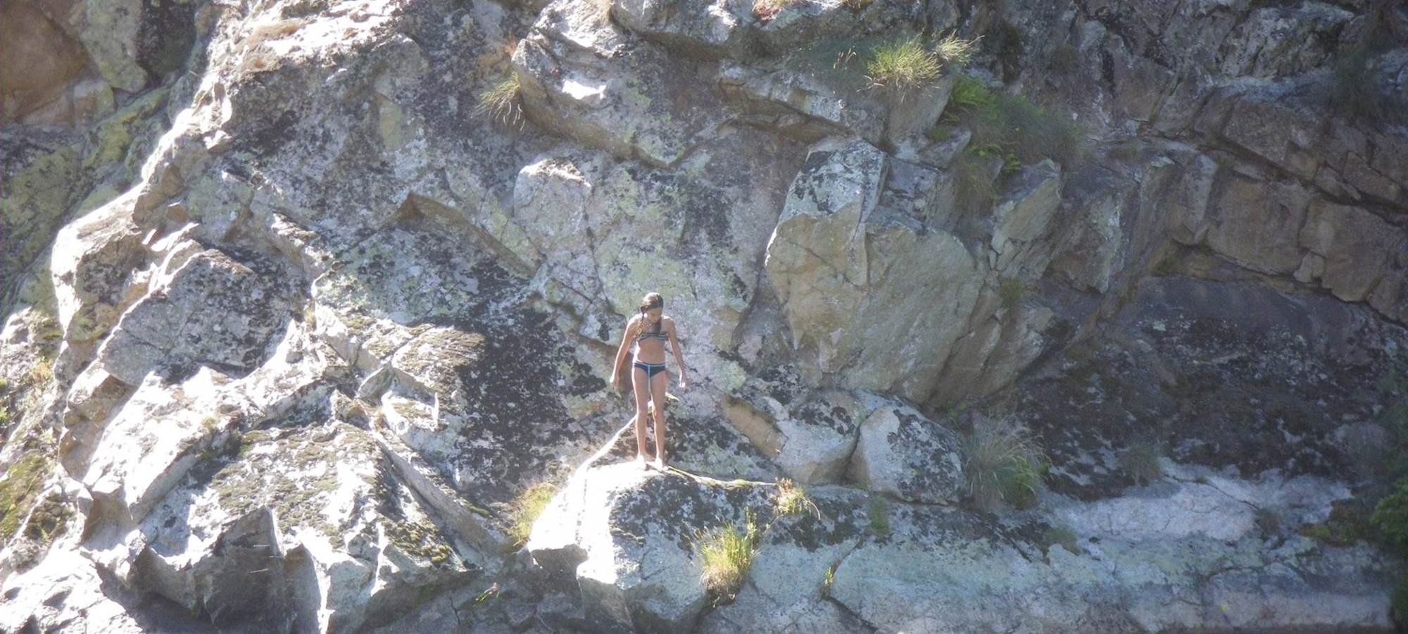 Le plongeoir naturel face à la plage