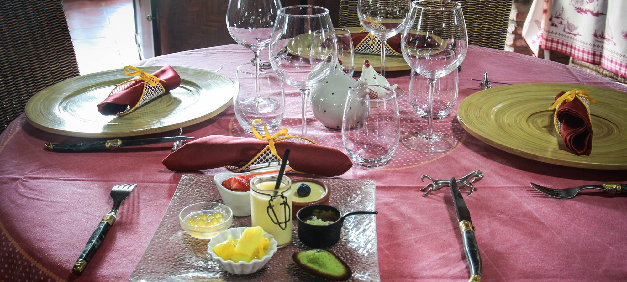 Assiette de petits desserts  maison