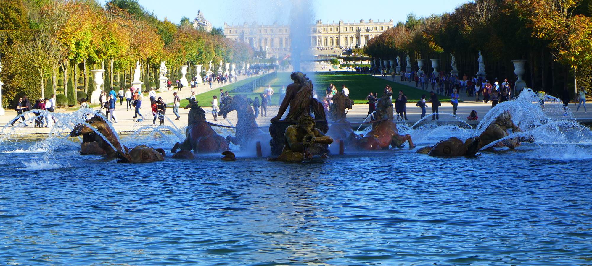 Château vu du Bassin D'Apollon