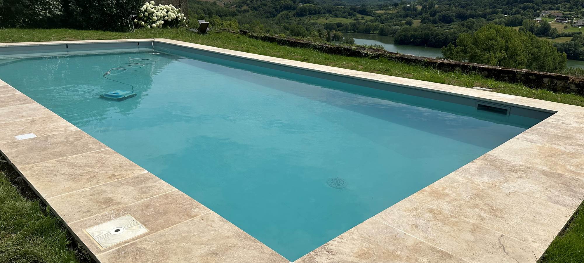 Chateau de Lissac piscine