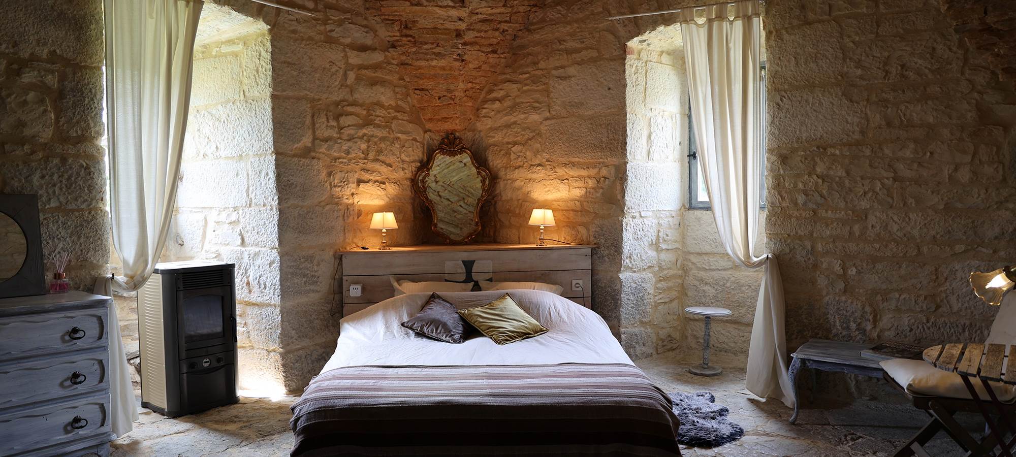 Chateau de Saint Chamarand, chambre des Templiers, la TOUR medievale