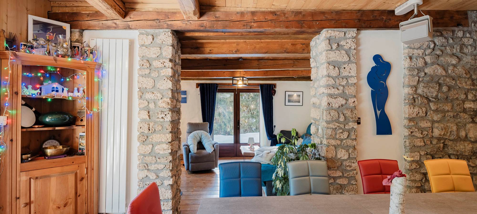 Table-mur en pierre-Poutre-salon-Salle a` manger-@BGousset