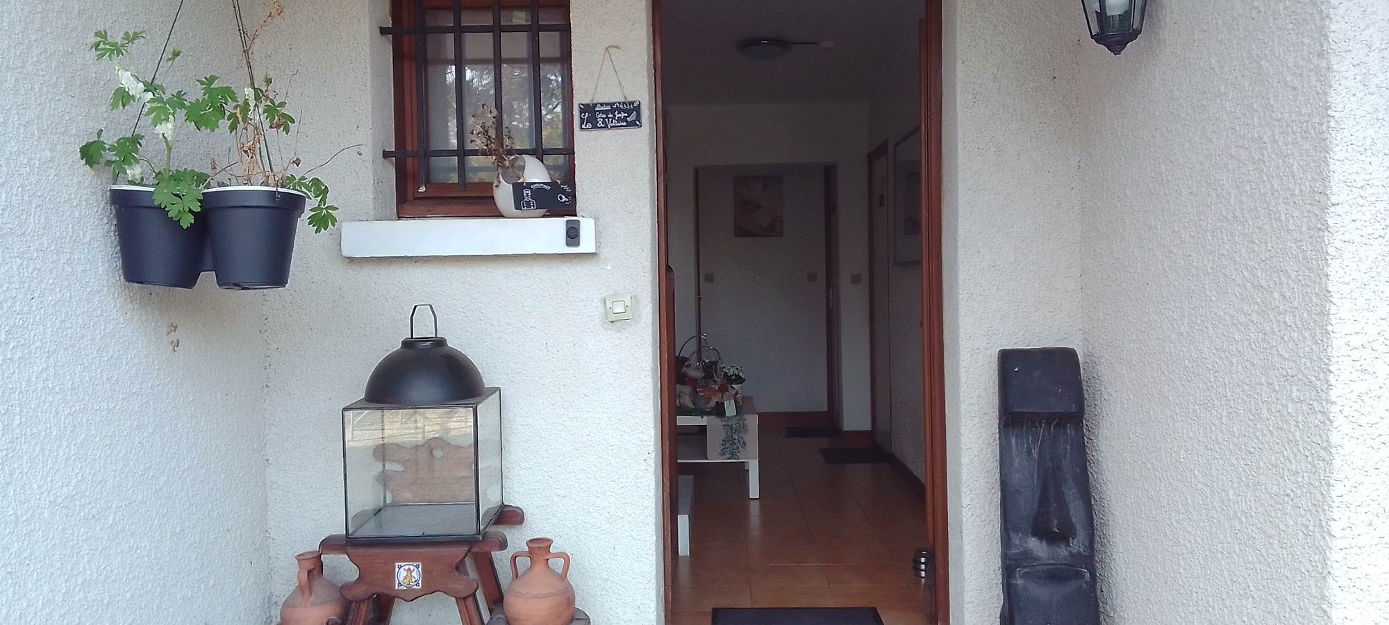 Entrée-studio-gardien-les-gites-de-josefine-voltaire-ornex-ferney-voltaire-geneve-aeroport-mont-blanc-jura