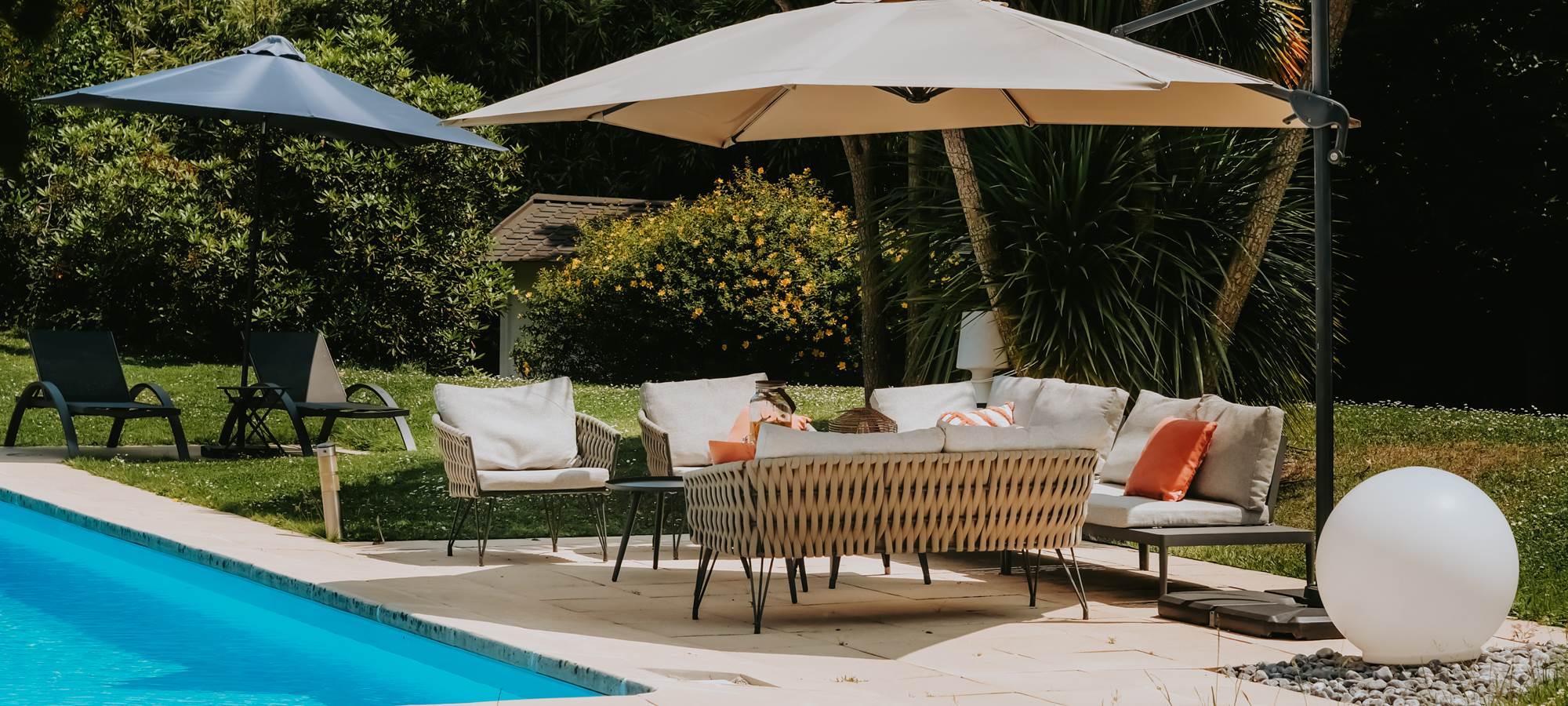 salon coté piscine