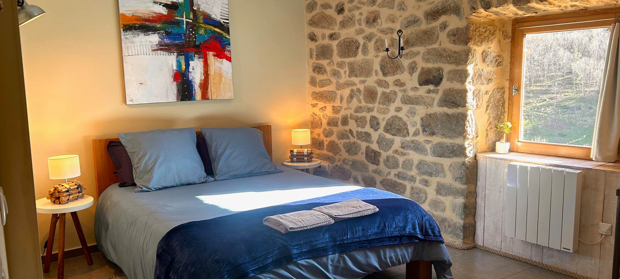 la calade chambres d'hotes et espace bien être ardèche lit chambre lin