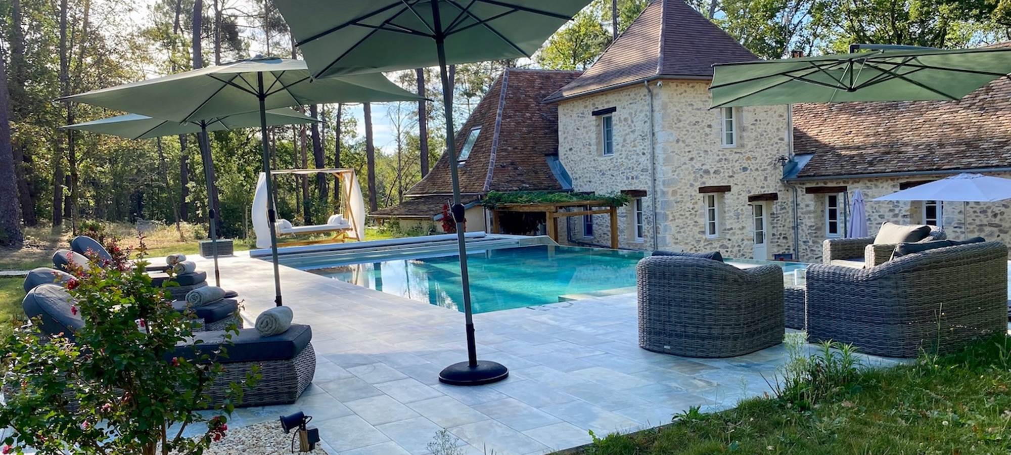 Piscine a débordement bergerac