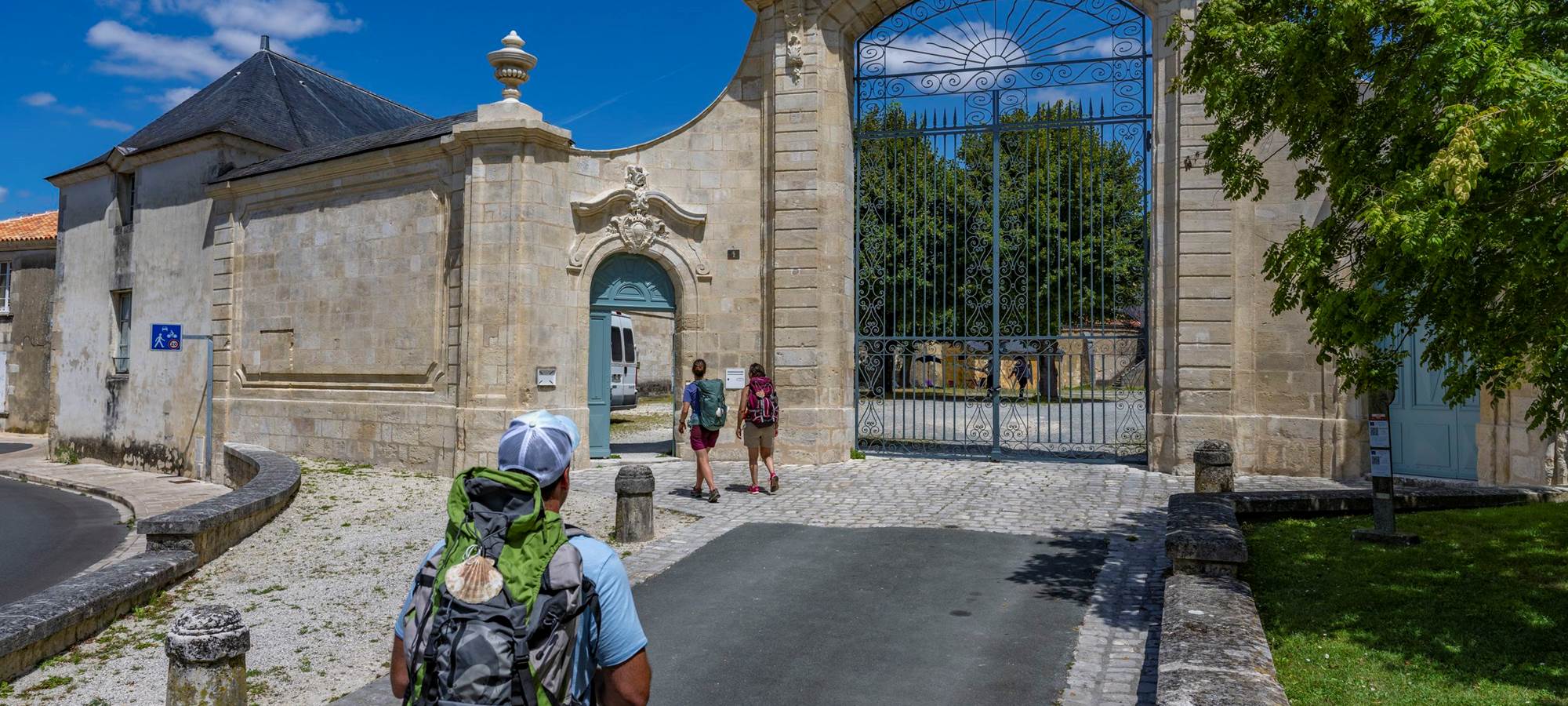 Saint Jean d'Angely - Entree marcheurs - Abbaye Royale © AFCC JJGelbart