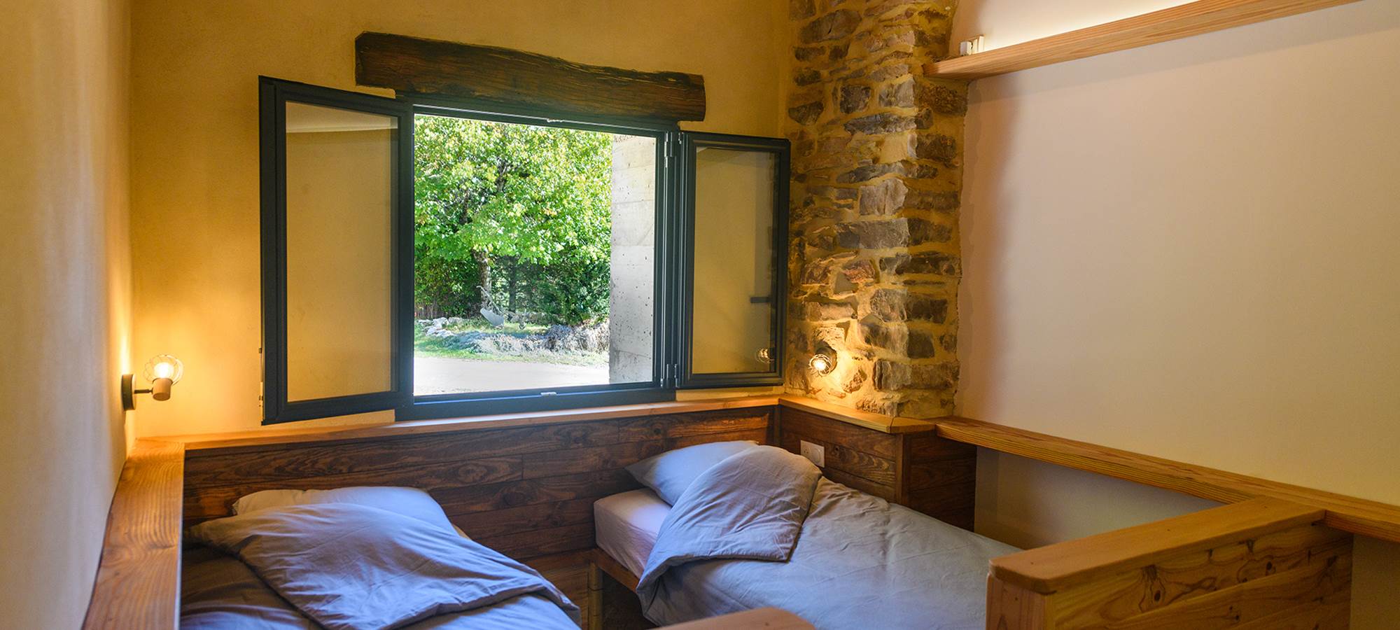 Structure bois des deux lits 1 places