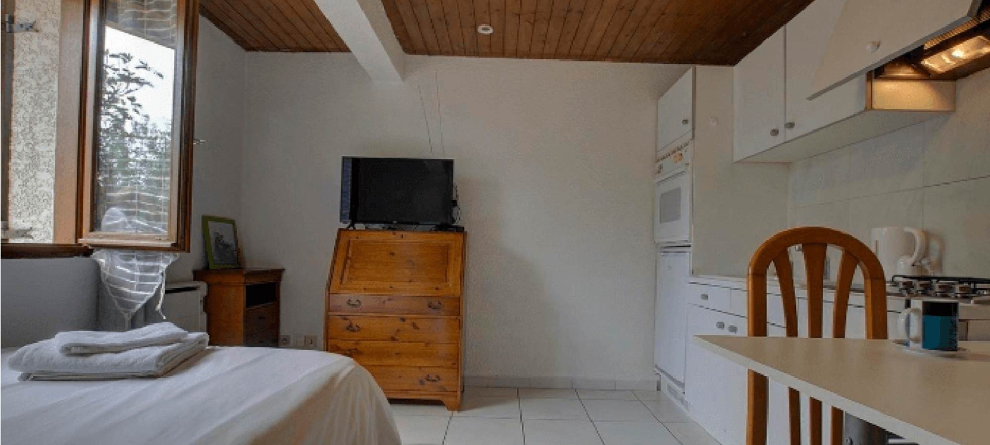 Gite-studio-l'imperatrice-les-gites-de-josefine-et-voltaire-ornex-ferney-voltaire-genève-aeroport-Mont-blanc-Jura