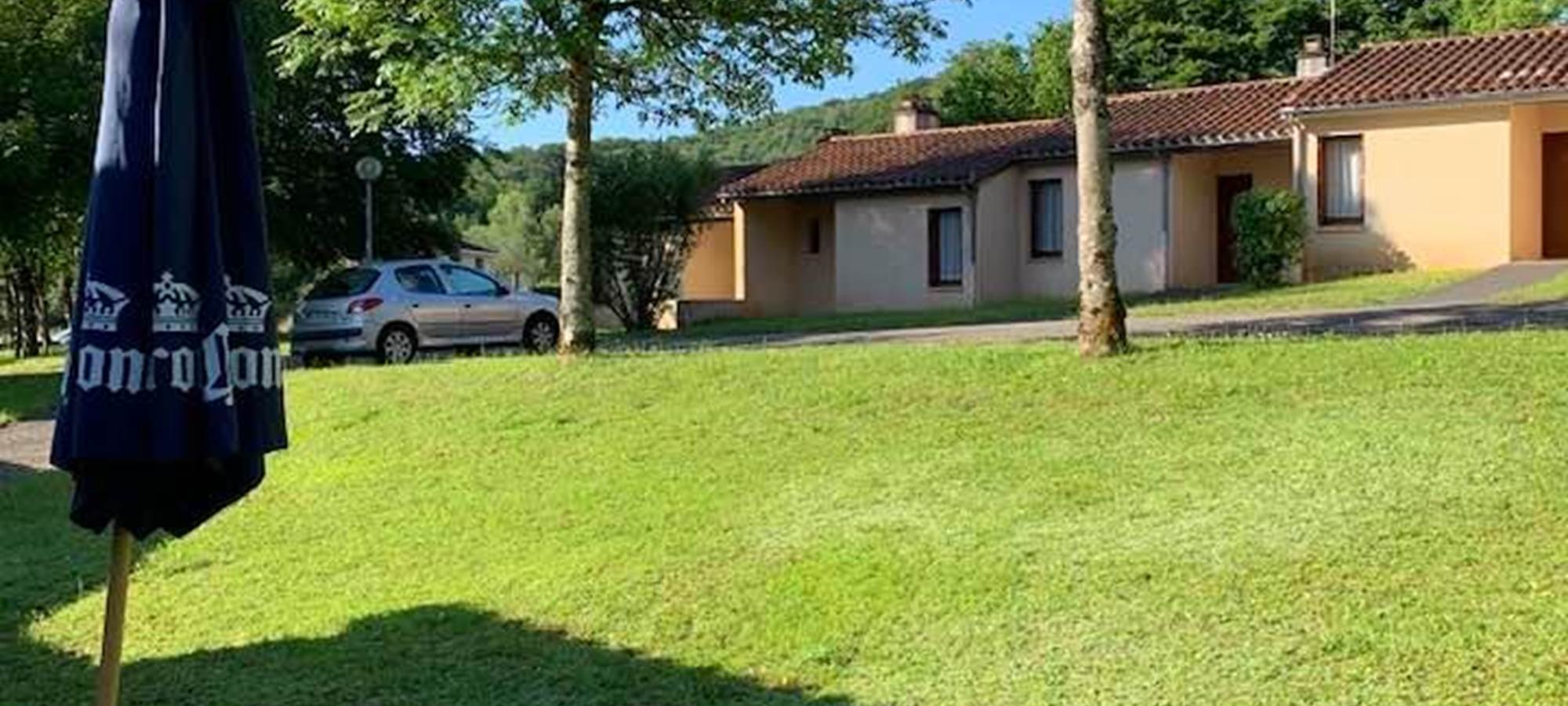 lepetitbois46_Leyme_terrasse vers Gîtes 1-5