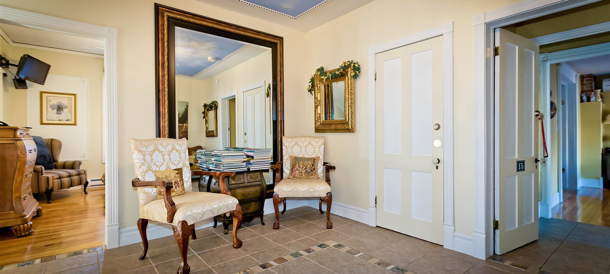 Salon IMG_9842_A-2 (Custom)