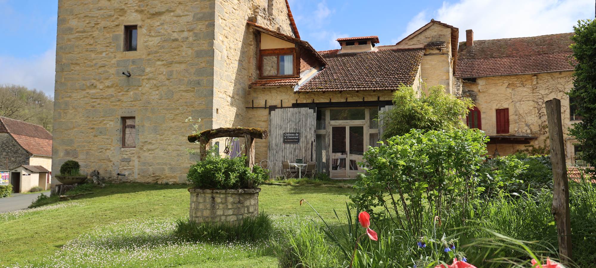 La Tour médiévale de Saint-Chamarand dans le Lot, hébergement de caractère pour groupes et séjours