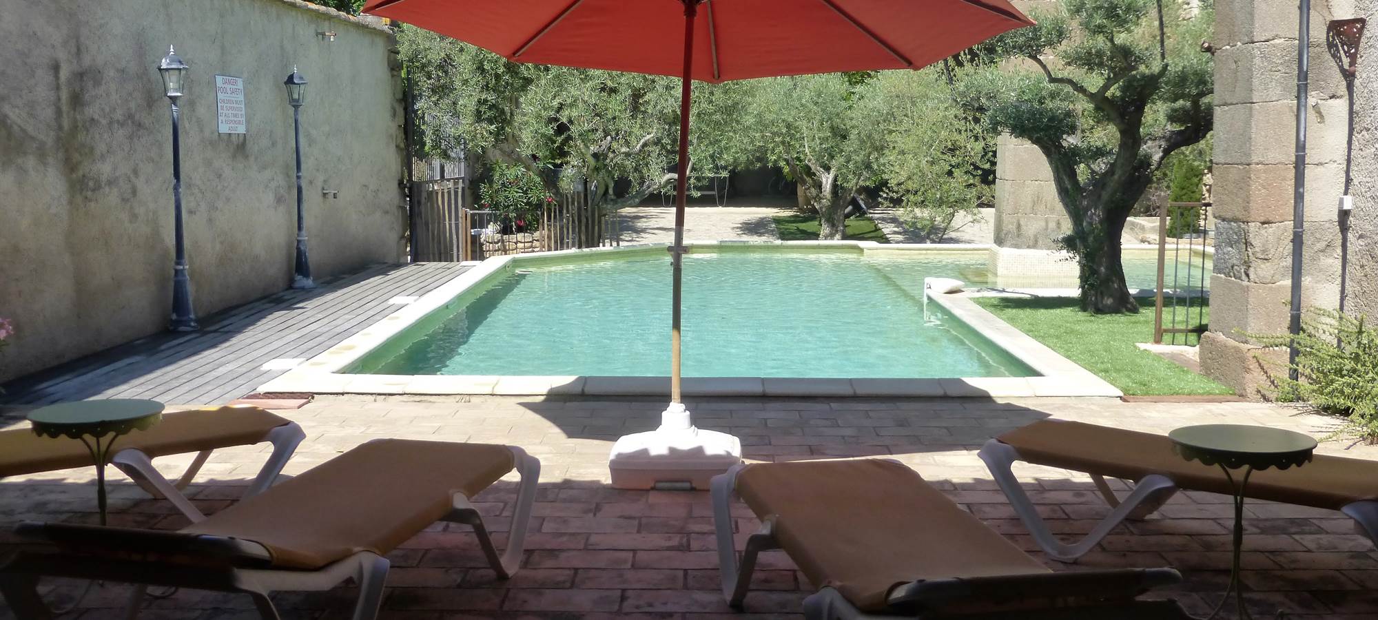 piscine privé  la grange  pool house 60 m2 derrière les transats