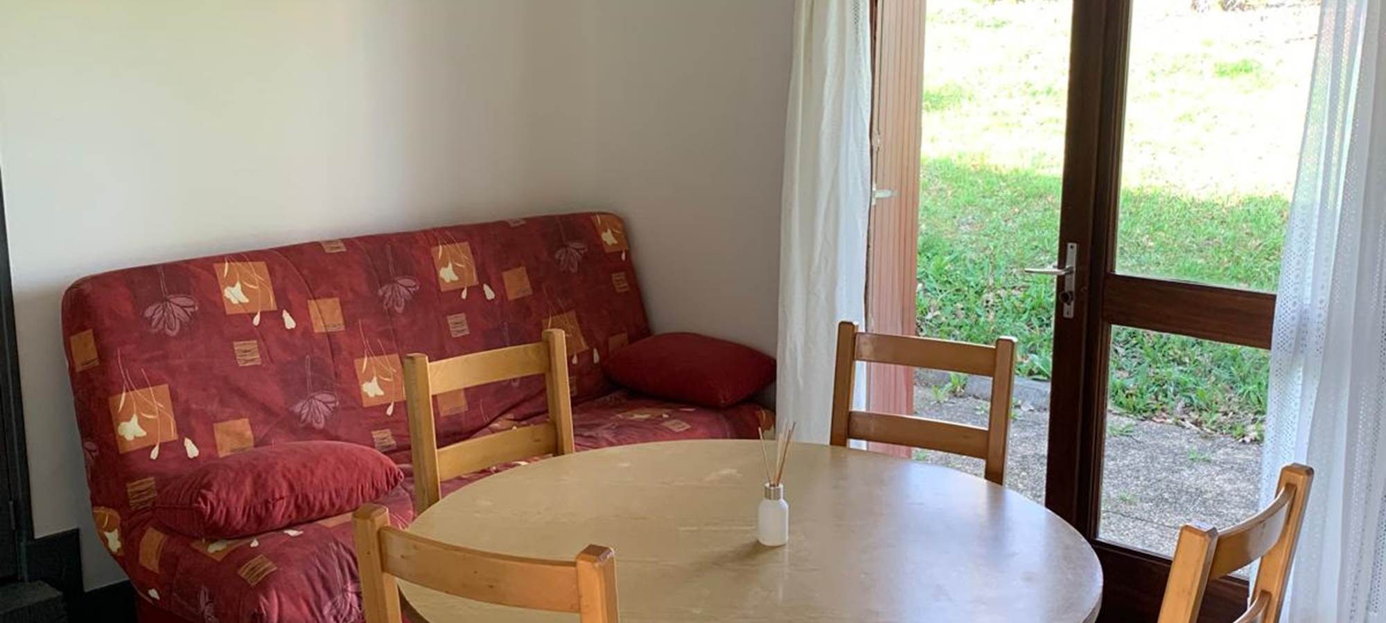 lepetitbois46_Leyme_Modern_séjour terrasse 002_Gîte 13