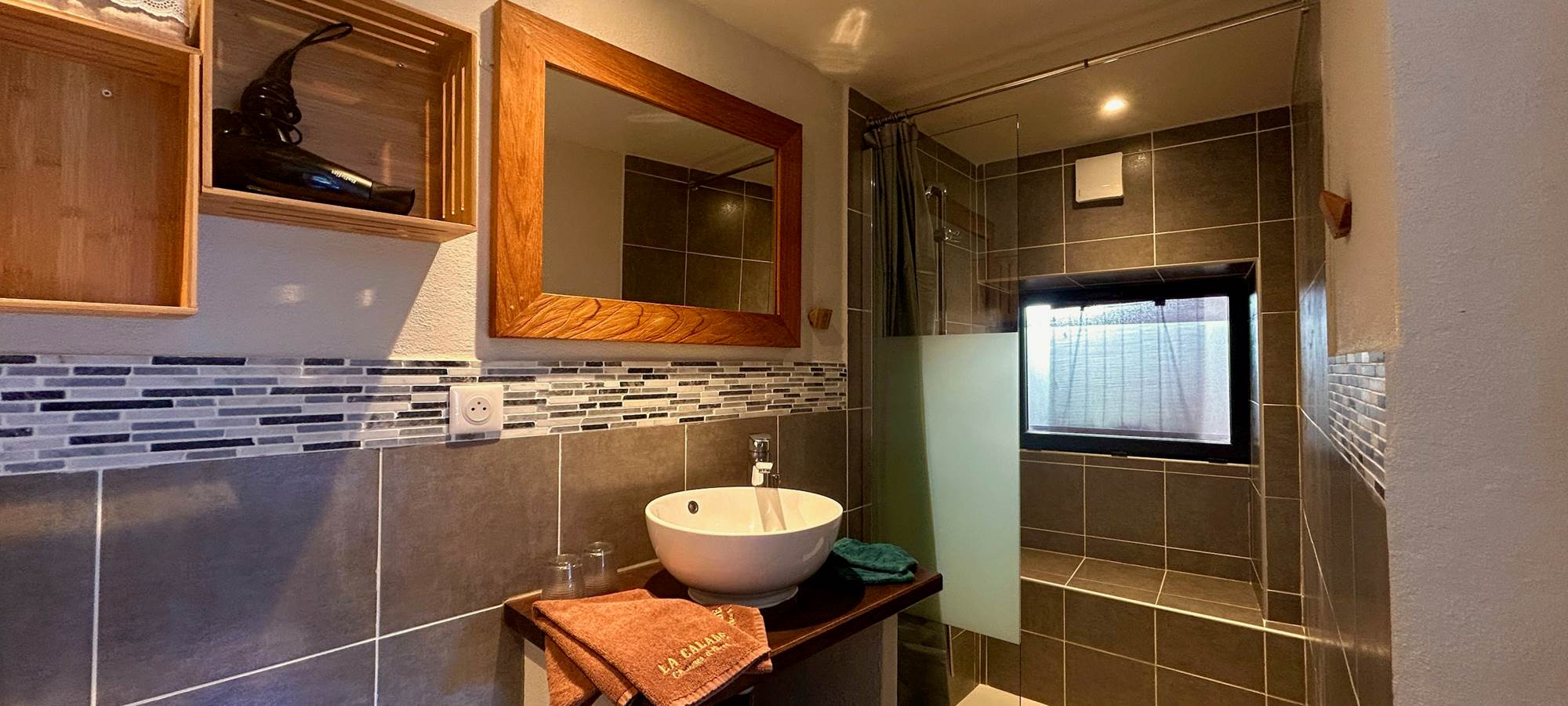 la calade chambres d'hotes et espace bien être ardèche salle de bain chambre lin