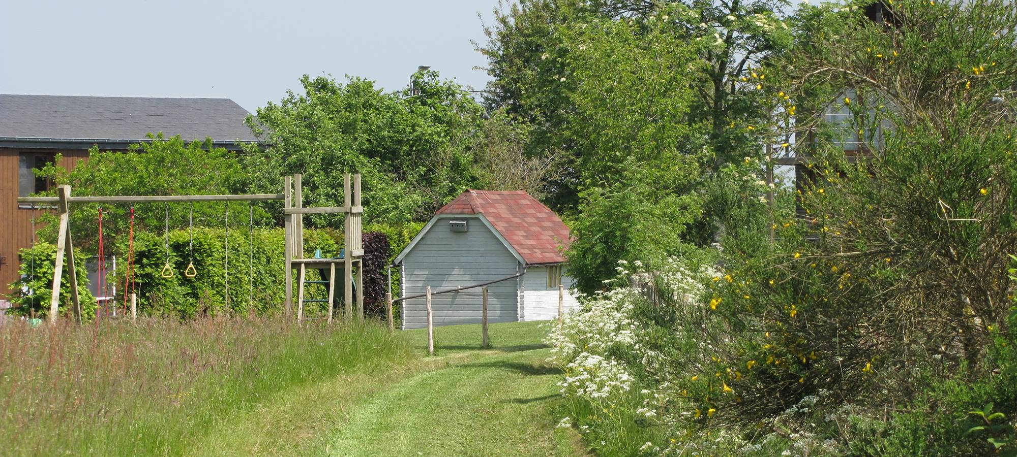 Jardin d'enfants vue de loin