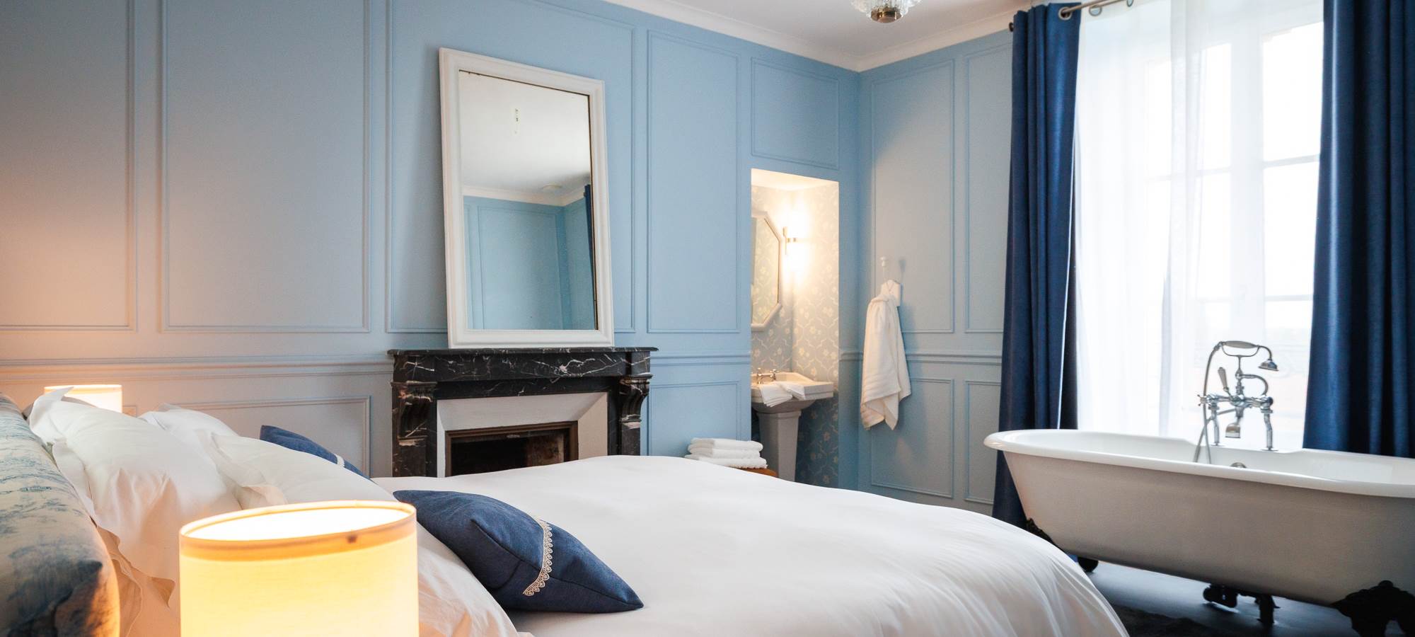 Chambre bleue gite de charme Le Quatre feuilles proche Puy du Fou