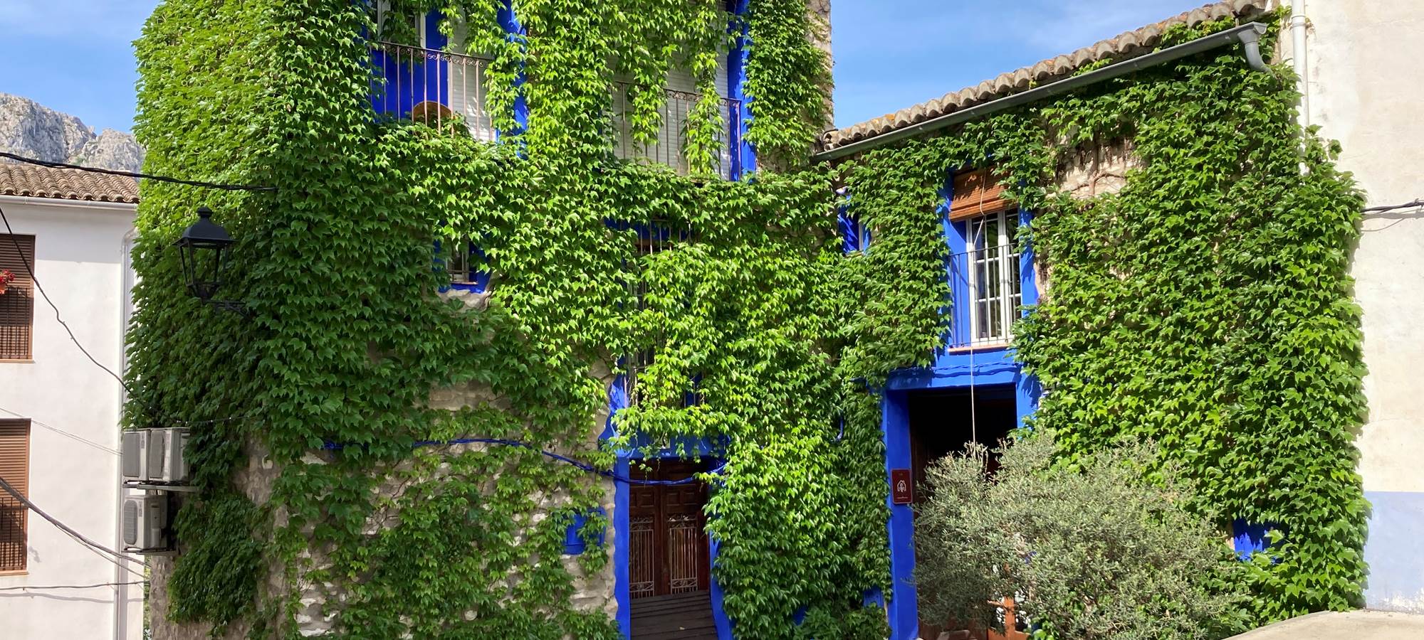 The entrance of Casa Gallinera