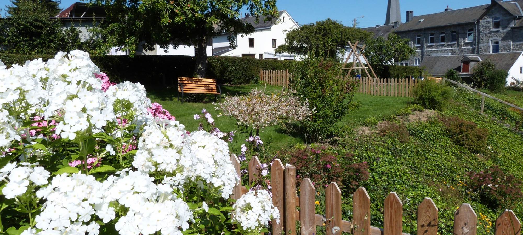 jardin sous la grange
