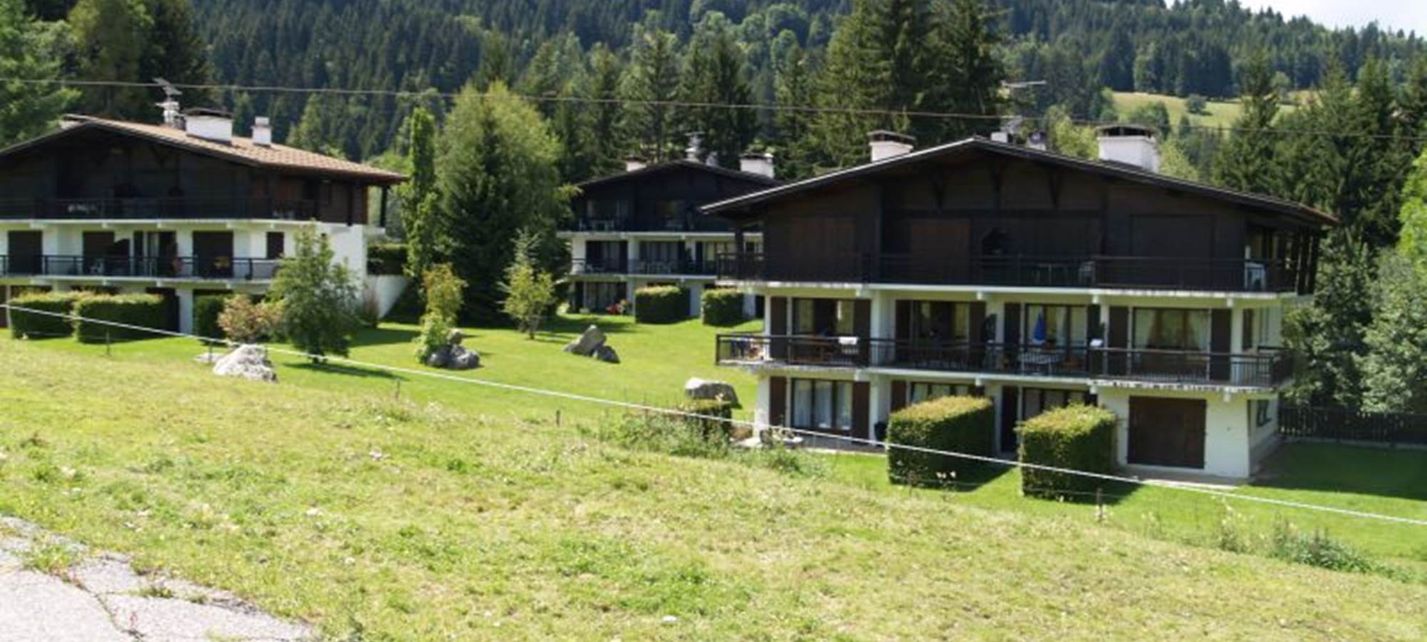 résidence en été. Appartement au 1er étage angle gauche