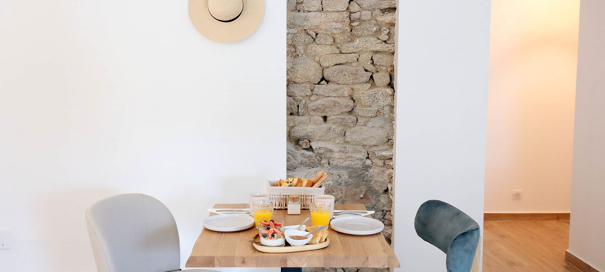 Table petit déjeuner