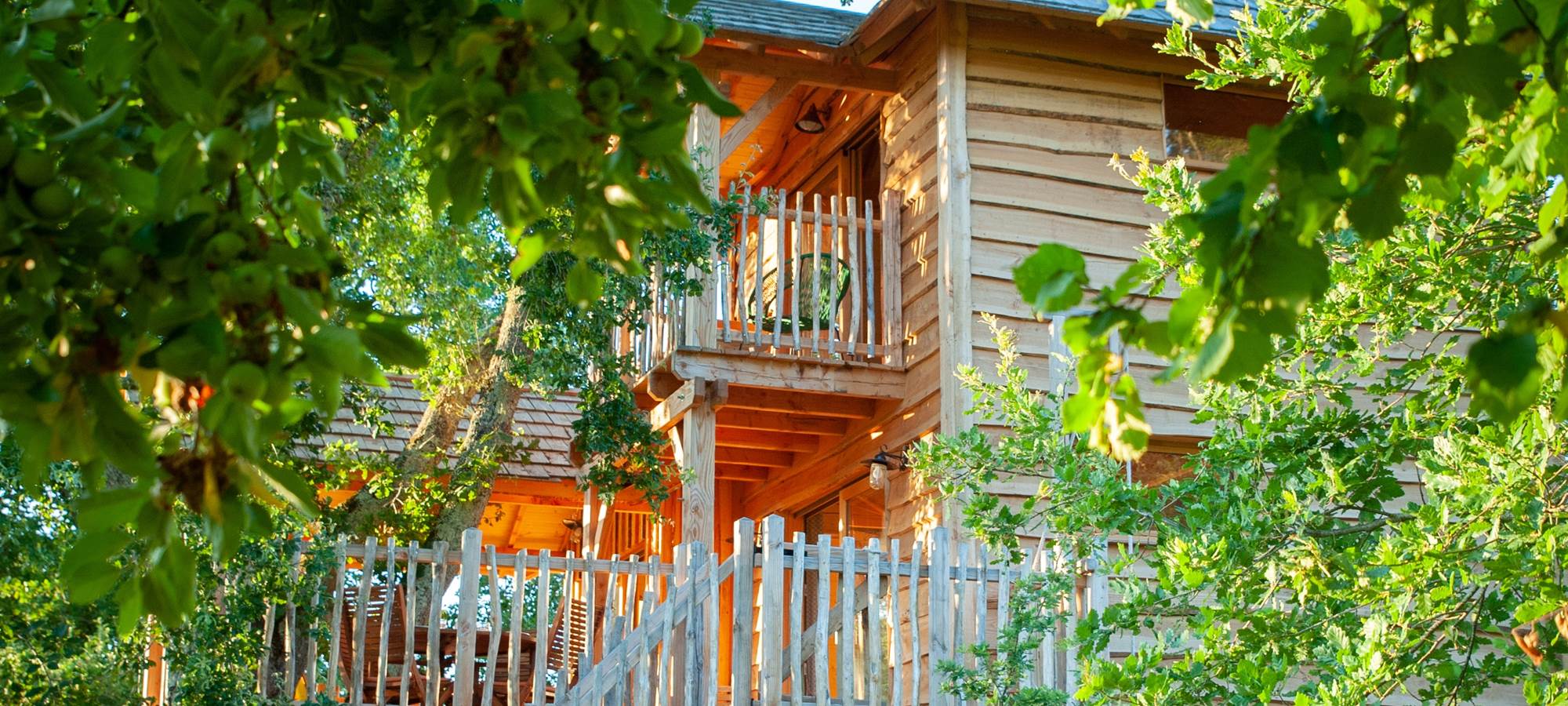 INYAQAB Dordogne Périgord Il n'y a qu'à Banne Grande Cabane perchée dans les arbres