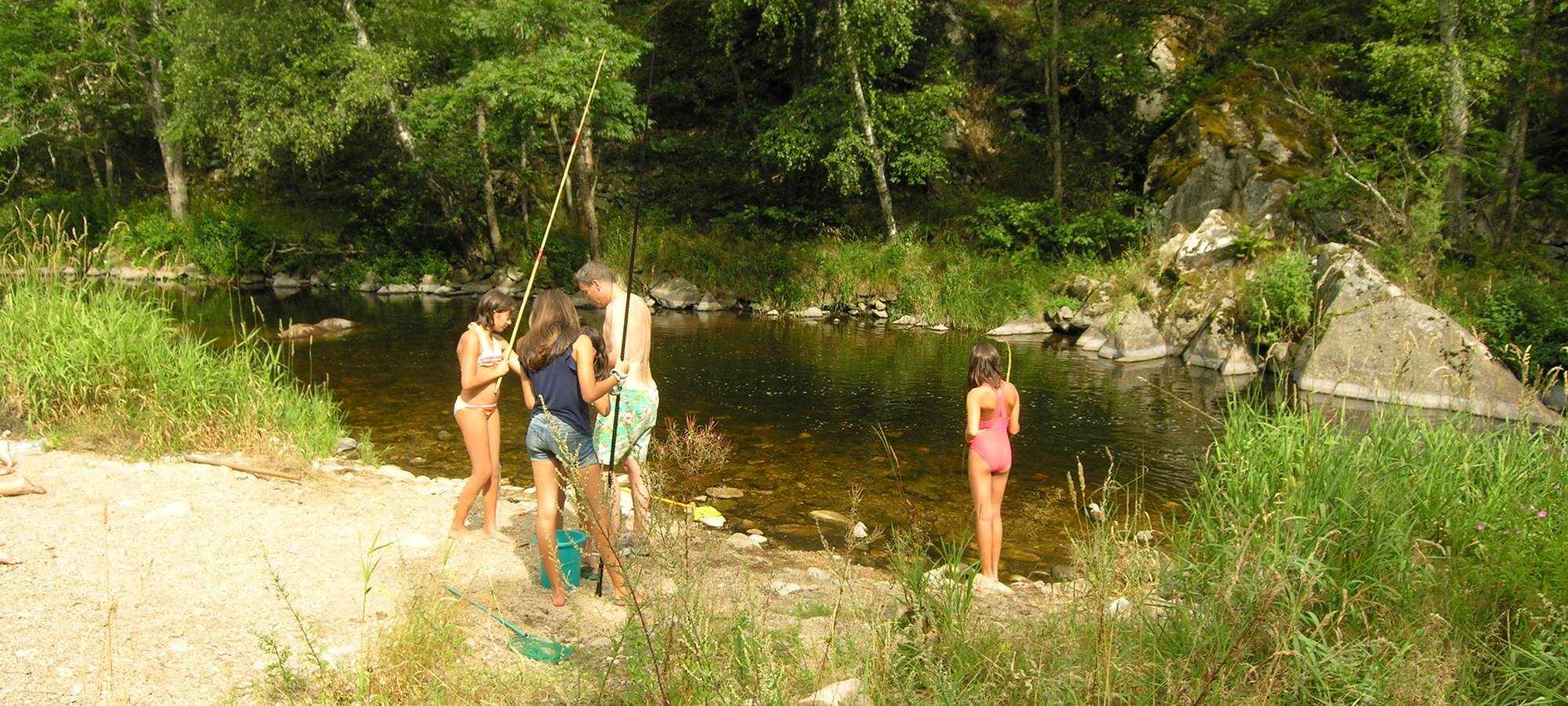Partie de pêche en famille sur le Chapeauroux