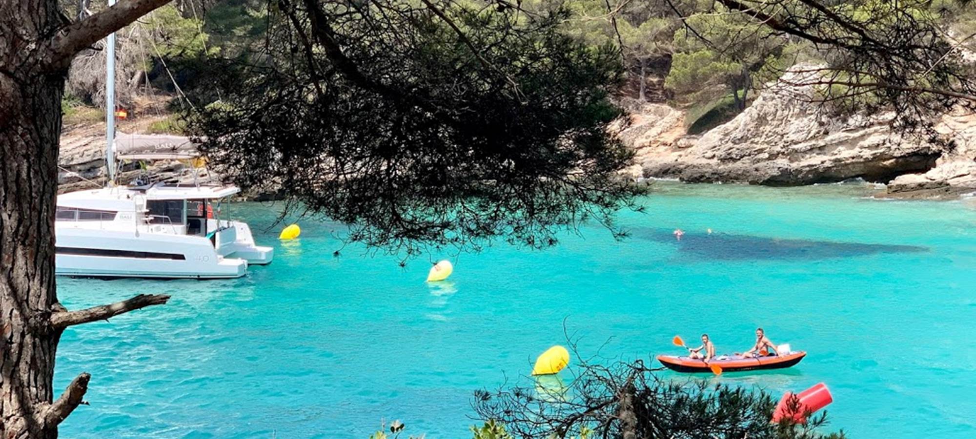 croisie`re en catamaran, criques sauvages