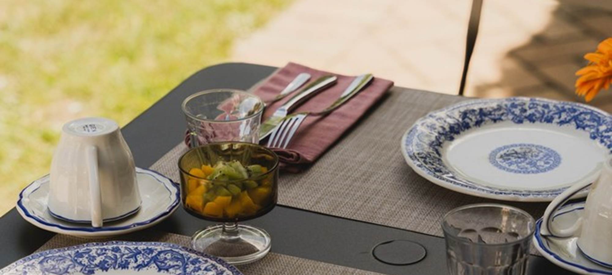 Un plaisir de prendre son petit dejeuner dans le parc