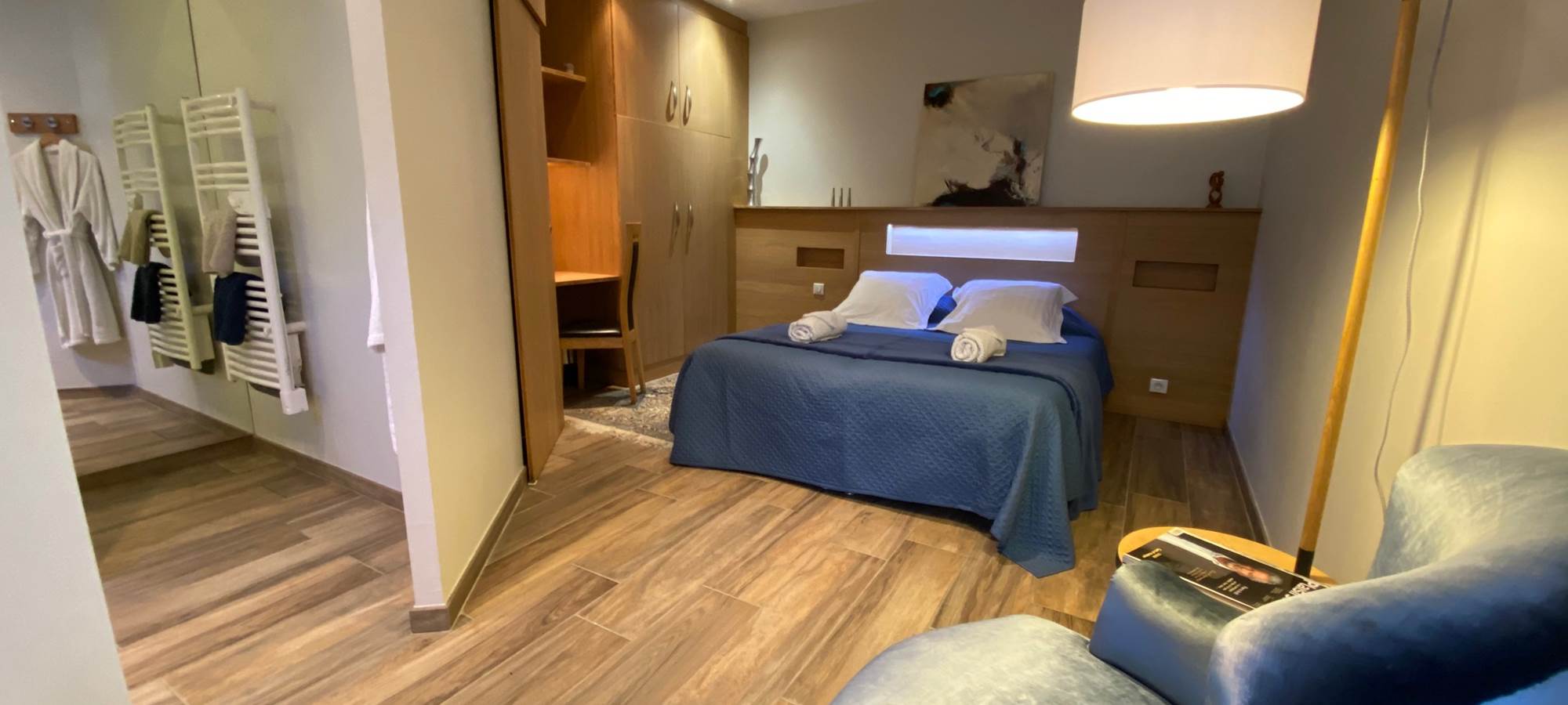Chambre chêne suite parentale avec sa salle de bain